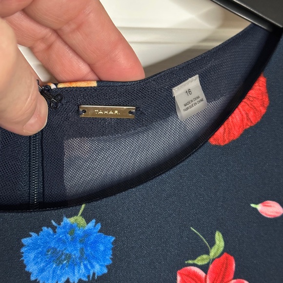 Like New Tahari Navy Floral Dress Size 16 - Picture 3 of 5